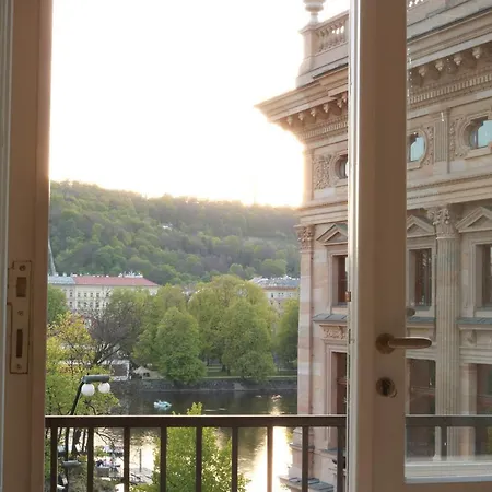Apartment Charming Flat In Old Town With Amazing River Views Prag