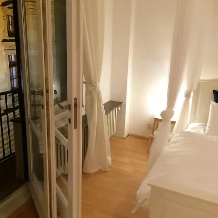 Charming Flat In Old Town With Amazing River Views Apartment