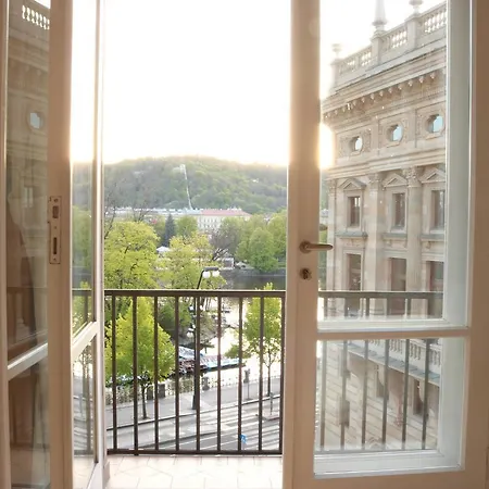 Apartment Charming Flat In Old Town With Amazing River Views