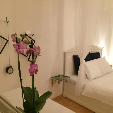 Charming Flat In Old Town With Amazing River Views Apartmán